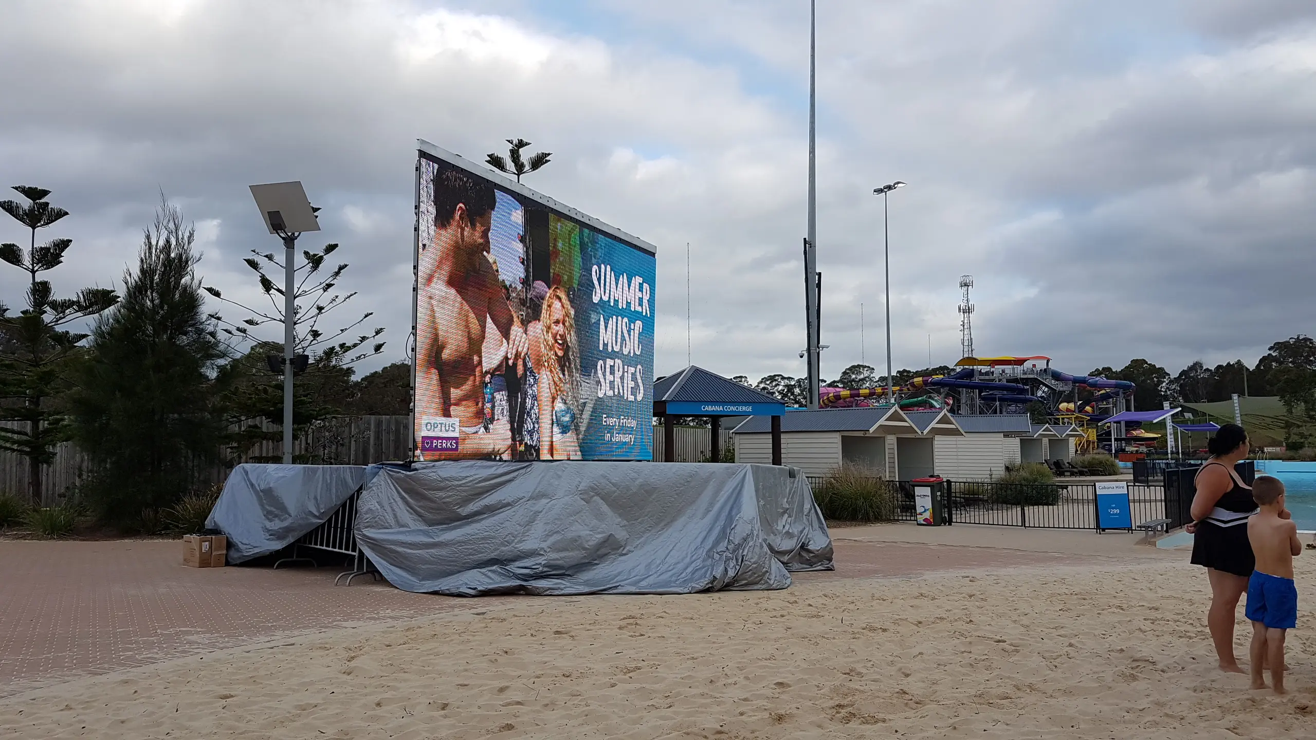 Portable LED trailer screen display